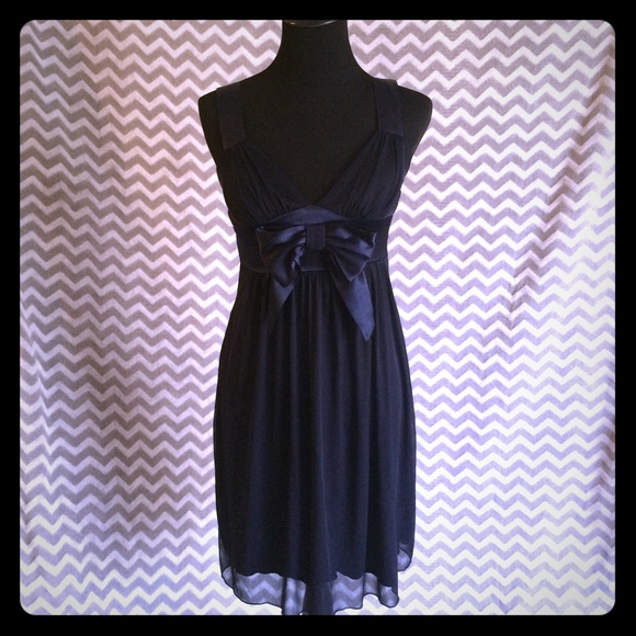 Cute navy dress! With front bow 🎀 - Picture 1 of 3