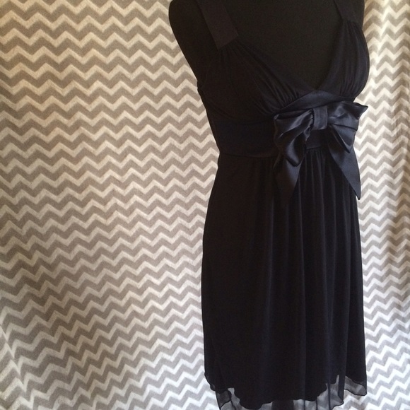 Cute navy dress! With front bow 🎀 - Picture 2 of 3