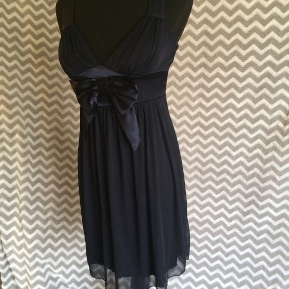 Cute navy dress! With front bow 🎀 - Picture 3 of 3