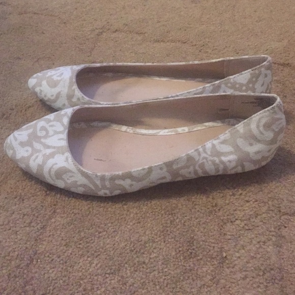 Tan & White Flats - Picture 2 of 4