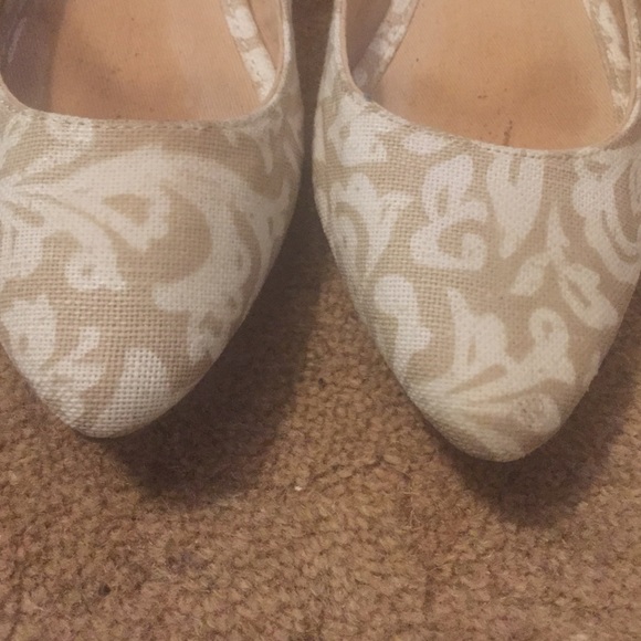 Tan & White Flats - Picture 4 of 4