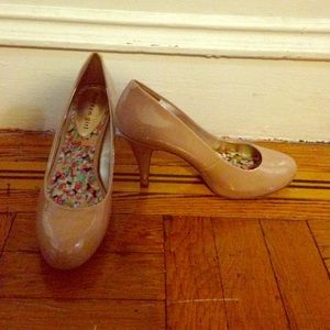 Nude Pumps