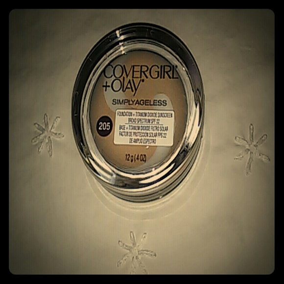 CCOVERGIRL+OLAY Simply Ageless Foundation