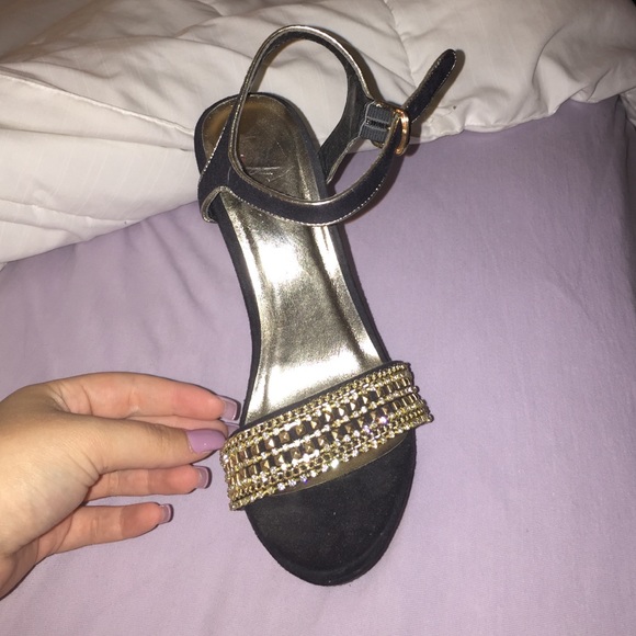 heels - Picture 2 of 4