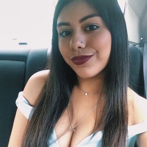 Meet your Posher, Yesenia