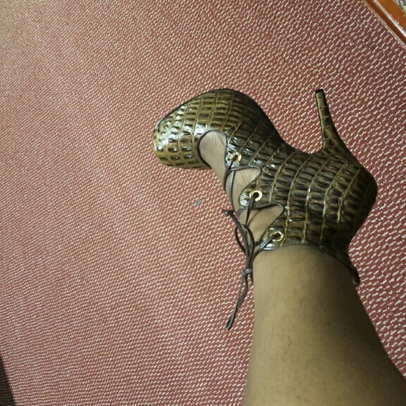 Meet your Posher, Lkeshia - Picture 2 of 3