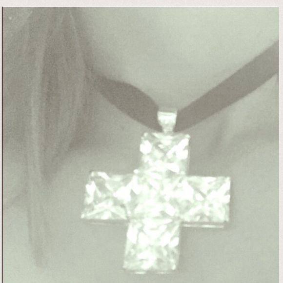 90s Kylie style choker necklace.