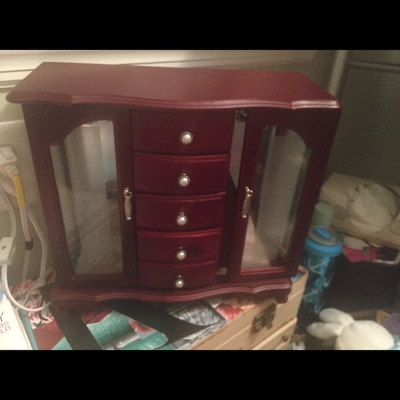 Jewelry box