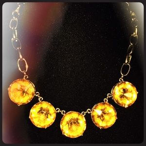 💥NEW LISTING💥 Short Statement Necklace gold gems