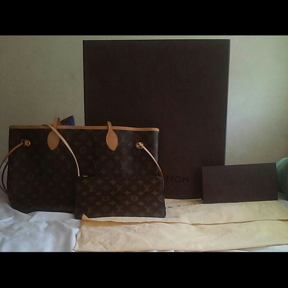 Authentic monogram neverfull MM and clutch - Picture 2 of 3