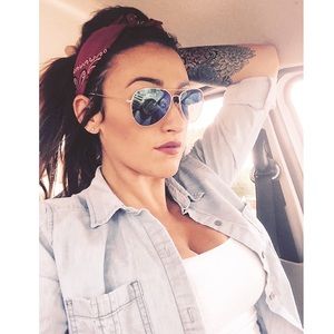 Meet your Posher, Leah