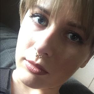 Meet your Posher, Cassandra