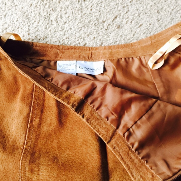 Brown leather mini skirt - Picture 2 of 2