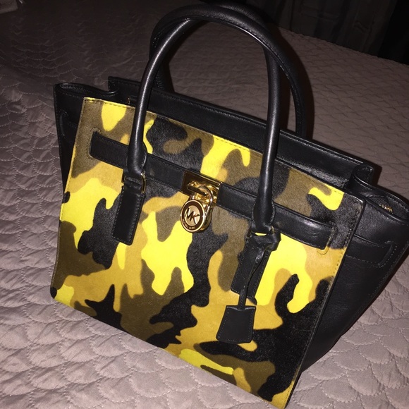 !!!Do Not Buy!!!!MK Camo Traveler