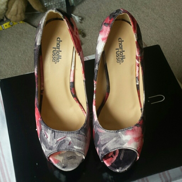 Floral Heels - Picture 1 of 2