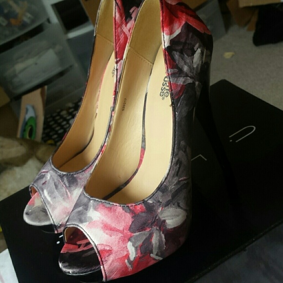 Floral Heels - Picture 2 of 2