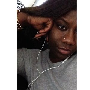 Meet your Posher, Ronique