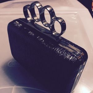 Brass knuckle clutch