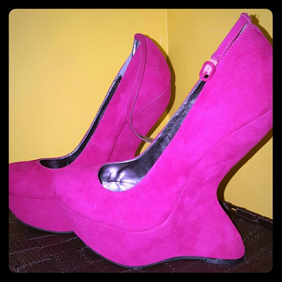 Steve Madden hot pink wedge heels