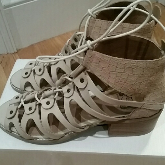 (SOLD)NWOT VON DUTCH TIGHTENUP LEATHER SANDAL - Picture 2 of 4