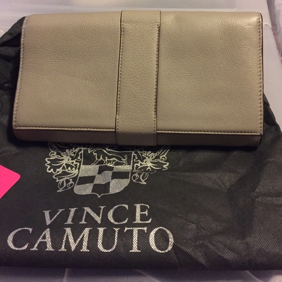 Vince Camuto clutch - Picture 4 of 4