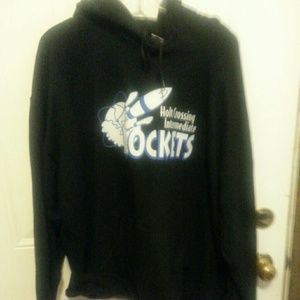 @shawnascott Mens black hoodie size 3x and sandals