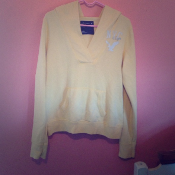 Light yellow American Eagle sweatshirt