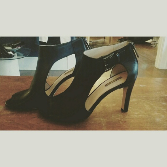 Classy black sandals  ON SALE✔✔✔