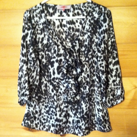 Ruffled V-neck leopard print blouse size Large