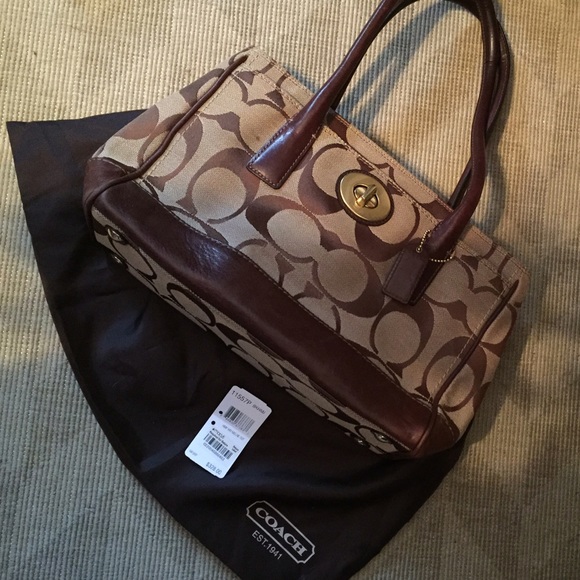 Like New Coach purse with tags & dust bag - Picture 2 of 4