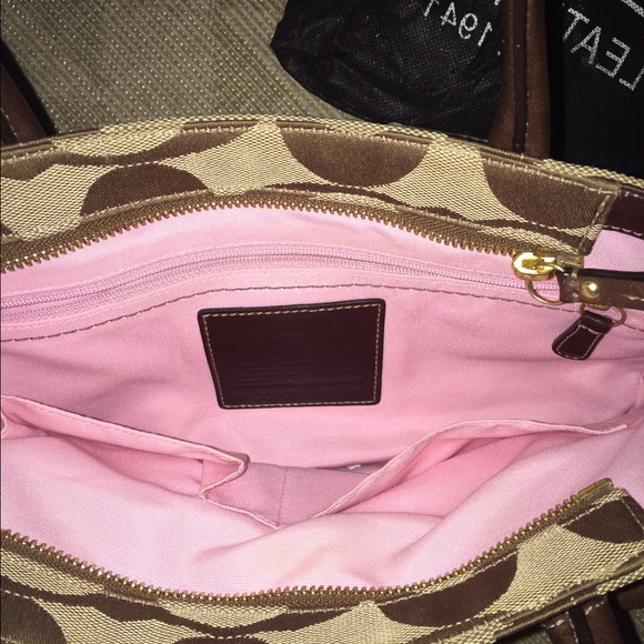 Like New Coach purse with tags & dust bag - Picture 3 of 4