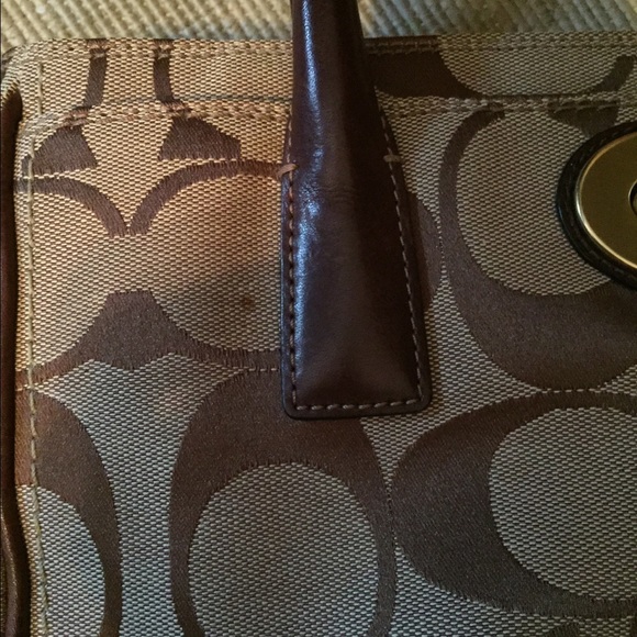 Like New Coach purse with tags & dust bag - Picture 4 of 4