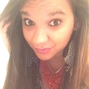 Meet your Posher, Andrea