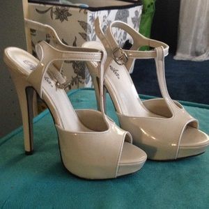 Nude T-strap Sandals