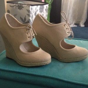 Nude canvas wedges