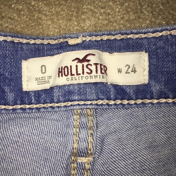 Hollister Co high rise medium wash denim shorts - Picture 3 of 4