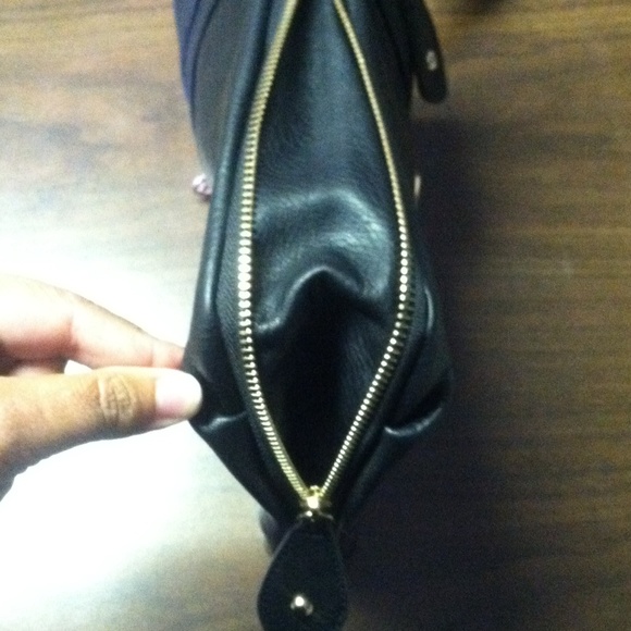 Michael Kors black leather cross body - Picture 4 of 4