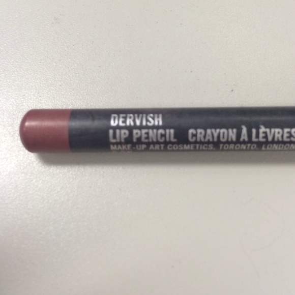 MAC Dervish lip pencil