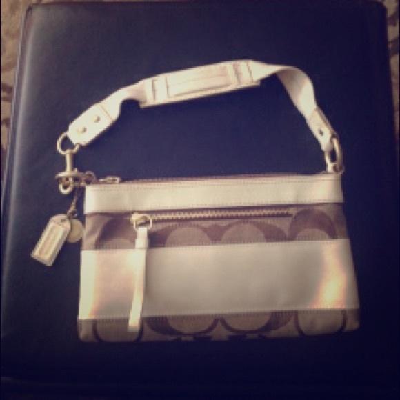 Coach Handbags - Small coach shoulder bag