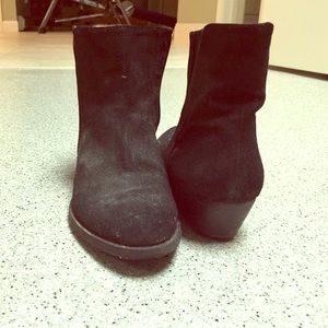 Nine West black sued booties