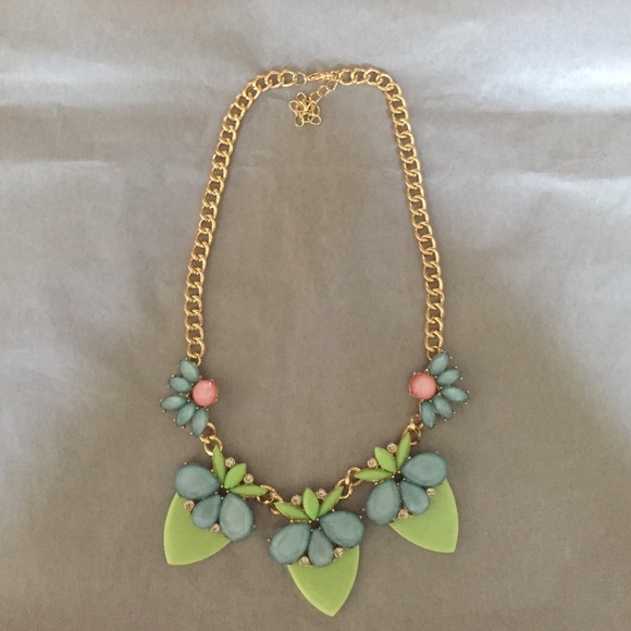 Statement necklace