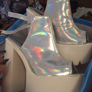 White daisy platforms