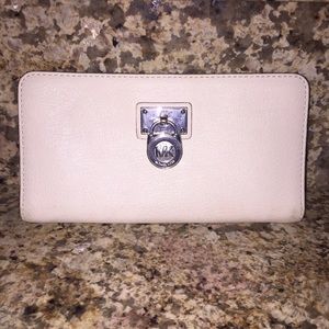 Michael Kors Hamilton Wallet in Cream