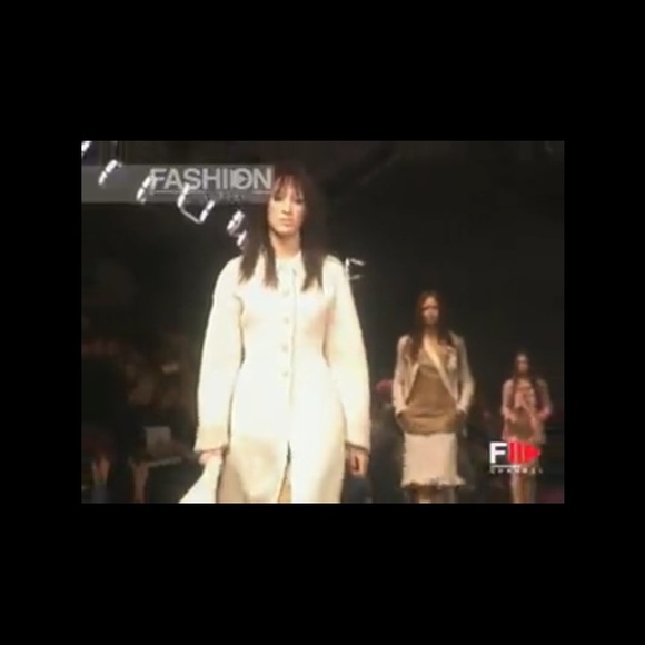 💘HP💘Authentic Chanel ivory wool coat - Picture 4 of 4