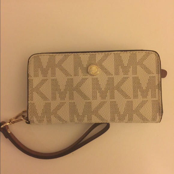 Micheal Kors wristlet/phone holder