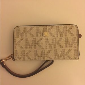Micheal Kors wristlet/phone holder