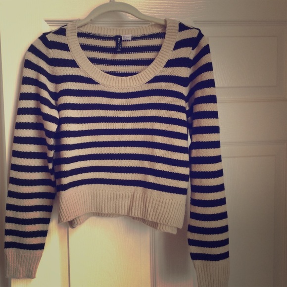 Crop top sweater