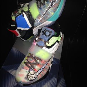 SiZe 10.5 what the kd  Ds