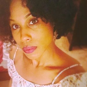 Meet your Posher, Tia