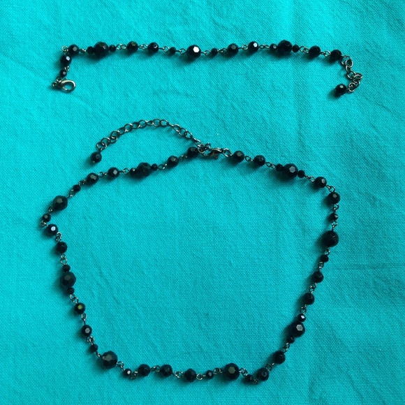 ✨ Black beaded necklace and bracelet ✨